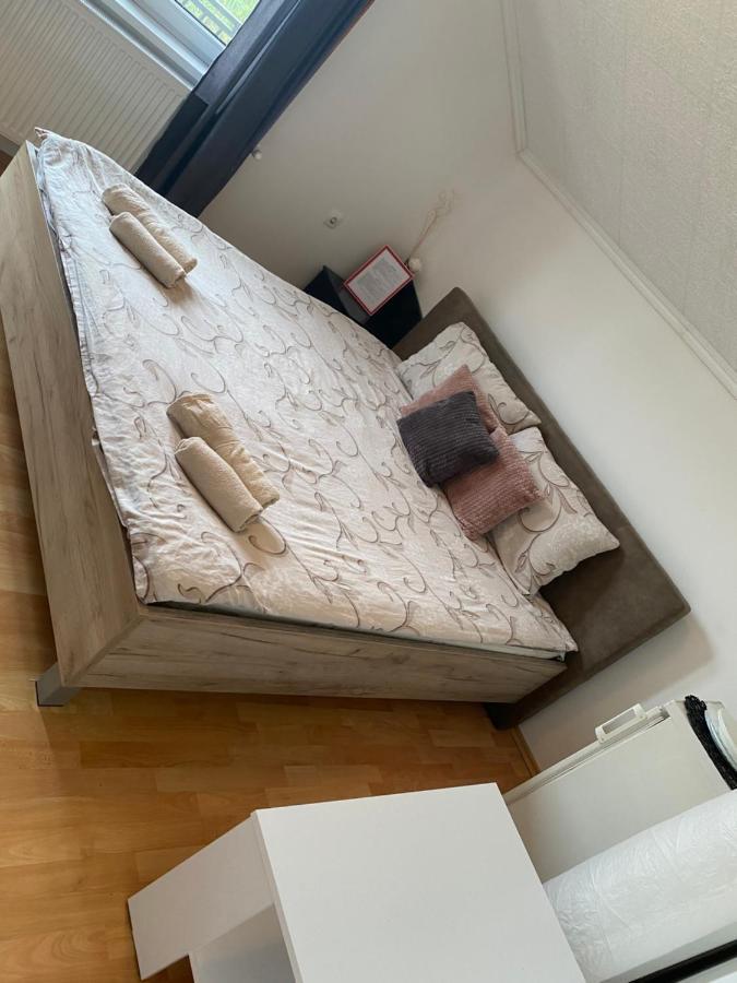 נובי סאד Apartmani Petra מראה חיצוני תמונה